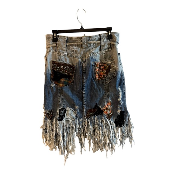 upcycled, bleached, fringe-hem denim skirt. Waist 30 length 21 - Picture 6 of 8